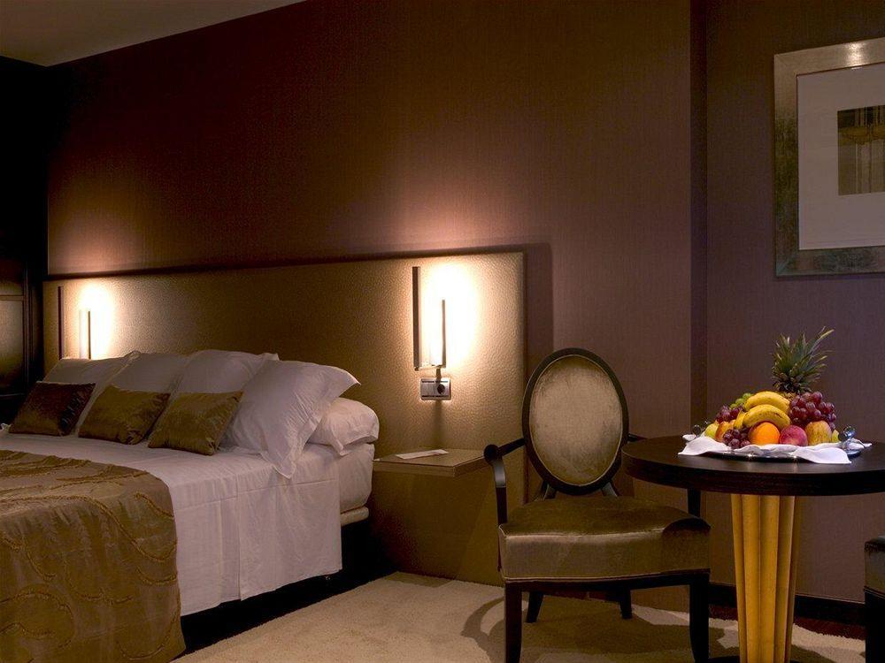 Iberik Santo Domingo Plaza Hotel Oviedo Oda fotoğraf